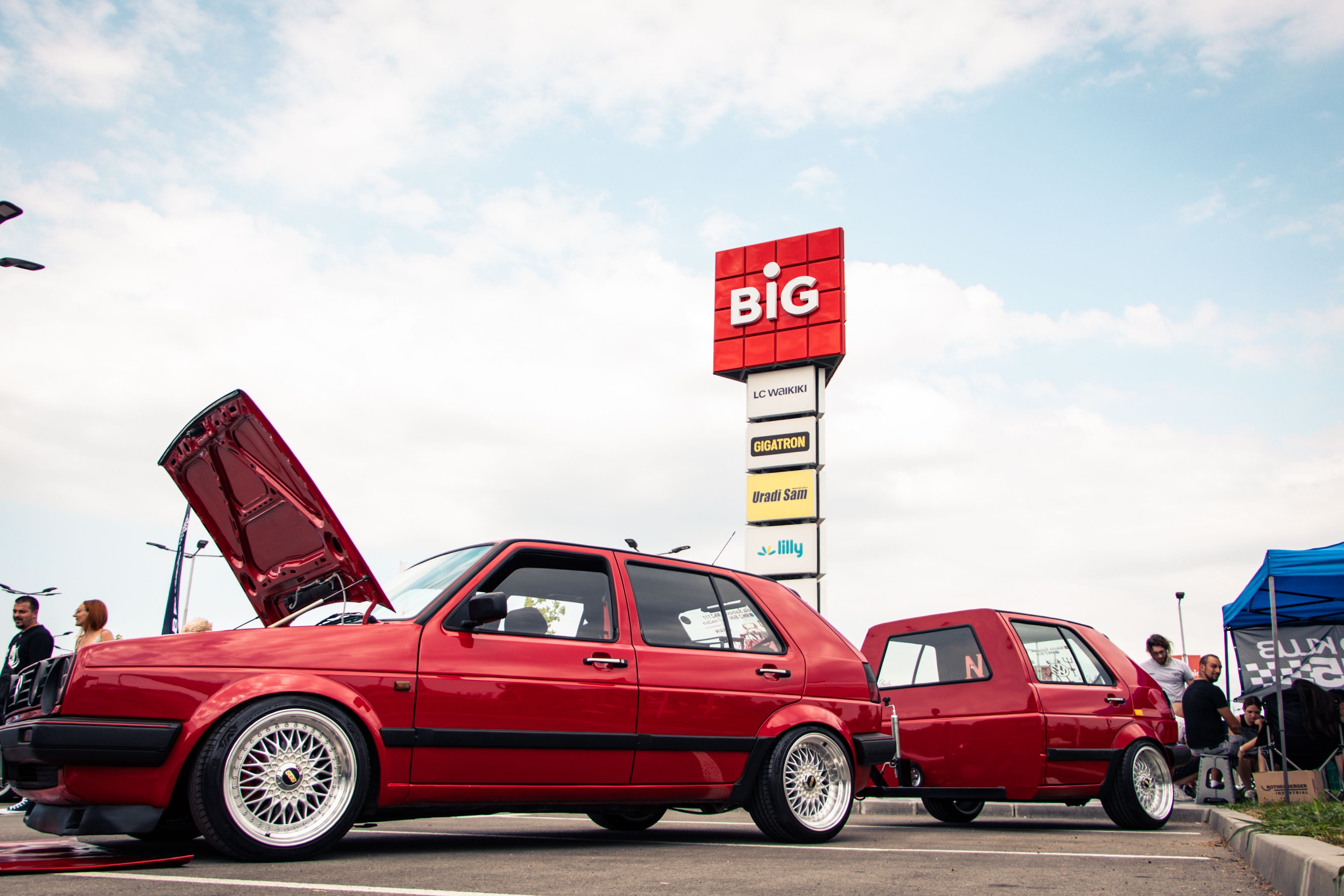 Spektakl automobila i humanosti u Novoj Pazovi – SpeedHunt Team i Trojka iz bloka ujedinili snage