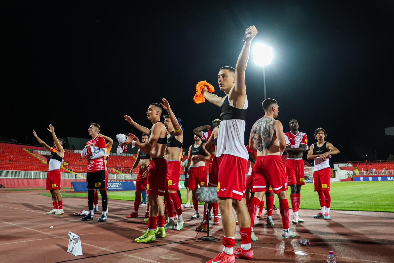 Proslava kod navijača igrača Vojvodine | Foto: Nikola Džodan